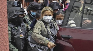 Tras resolución de incompetencia, piden liberar a Añez y llevar sus 8 casos a juicio de responsabilidades
