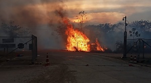 Gobierno dice que se logró controlar el fuego en San Buenaventura