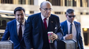 El exalcalde de Nueva York Giuliani fue condenado a pagar $us 148 millones por difamación 