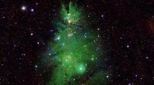 La NASA ha captado un conjunto de estrellas con apariencia de un árbol de Navidad