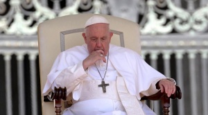 Papa Francisco a vísperas de la Navidad pidió “no confundir la fiesta con el consumismo”