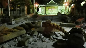 Japón rebaja alerta de tsunami, pero pide a los residentes no volver a sus viviendas