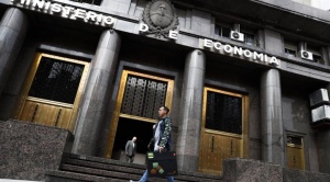 Argentina recibirá a una delegación del FMI para negociar deuda 
