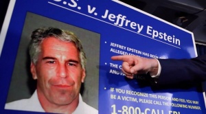 ¿Quiénes aparecen en los documentos judiciales relacionados con Jeffrey Epstein?