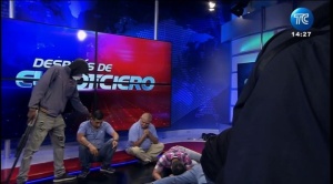 Encapuchados armados tomaron un canal de televisión ecuatoriano en plena transmisión