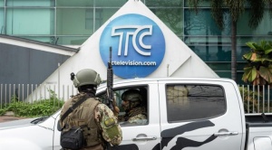 ¿Qué hay detrás de los “15 minutos de terror” del ataque armado a una televisora en Ecuador?
