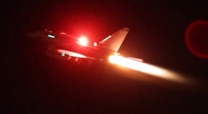 EEUU y Reino Unido bombardean el Yemen en respuesta a ataques de los hutíes en el mar Rojo