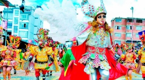 Auténtica Diablada Oruro abrió el telón y al amanecer cerrará Artística y Cultural Phujllay