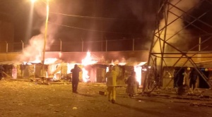 Incendio quema casetas de yatiris en la avenida Panorámica de El Alto