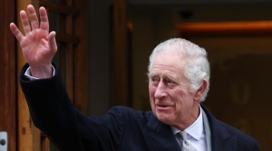 Carlos III regresa a Londres desde Sandringham para seguir su tratamiento contra el cáncer
