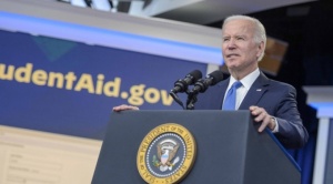 Biden llama “loco hijo de puta” a Putin durante un acto para captar donaciones