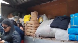 Defensa Civil entrega vituallas y alimentos para los damnificados de Mecapaca