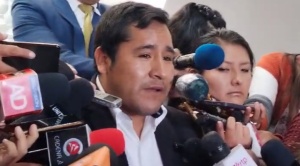 Huaytari dice que al menos 2 viceministros se reúnen con contrarios al Presidente