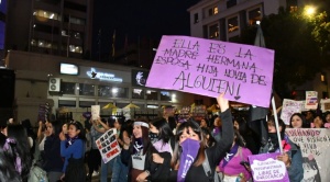 Masiva y ruidosa marcha de mujeres protestan contra el “Estado que no hace nada”