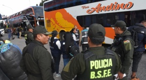 Policía realiza operativos en las carreteras a Copacabana, Yungas, Río Abajo y Oruro