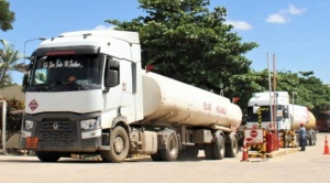 Cisterneros no distribuirán carburantes este viernes en la capital y provincias cruceñas por falta de combustibles líquidos