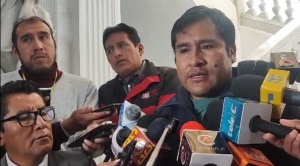 Huaytari se desentiende del tratamiento de los dos proyectos de ley antiprórroga
