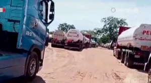 Fallecen 4 choferes en Paraguay parados hace un mes en espera de transportar combustible a Bolivia