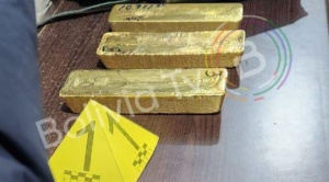 Operativo policial traslada hasta el BCB 5 lingotes de oro decomisados en el aeropuerto de El Alto 