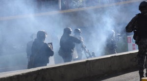 Violenta gasificación policial a maestros, reportan 50 heridos y magisterio anuncia que continuarán sus protestas