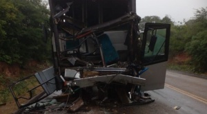 Ruta Yacuiba - Santa Cruz: Dos fallecidos en choque de buses, en uno de ellos retornaba un grupo de cumbia 1