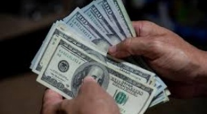 Gremialistas denuncian nueva escasez de dólares; el Gobierno pide no caer en la especulación 1