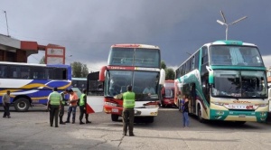 Hay normalidad en las salidas de buses en la Terminal de La Paz; en Cochabamba hay bloqueo a la terminal terrestre