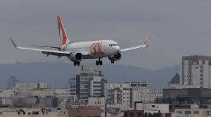 La aerolínea brasileña Gol anuncia pérdidas tras acogerse a ley de quiebras en EEUU