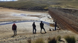 Después del rebalse en marzo, represa de Milluni Bajo está vacía debido a que no se habría cerrado la compuerta de seguridad