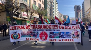 Gremiales marchan por segundo día en La Paz, piden abrogar dos normas y reclaman por la falta de dólares