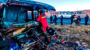 Choque entre una volqueta y un bus en la carretera a Copacabana deja al menos siete muertos