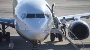 Por falta de dólares, IATA suspende compra de pasajes al exterior en bolivianos y expertos temen que se amplíe a toda compra