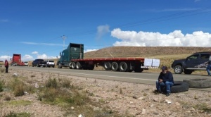 Transporte pesado va al bloqueo este lunes y martes, Gobierno insiste que negocien con ministro Montaño