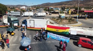 15 puntos de bloqueo en el país: transporte pesado pide que Arce llegue a Oruro y Chuquisaca se suma a movilizaciones
