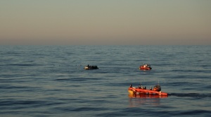 Un barco de migrantes se hundió frente a la costa de Yemen dejando al menos 49 muertos y 140 desaparecidos 