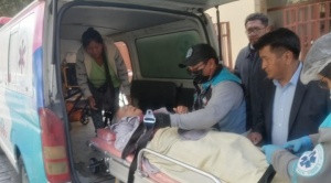 Llevan a Amparo Carvajal al Hospital  Municipal de Cotahuma debido a intenso dolor en una rodilla