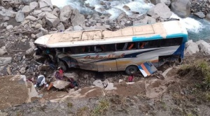 Al menos un muerto y 25 heridos tras embarrancamiento de un bus en Charazani