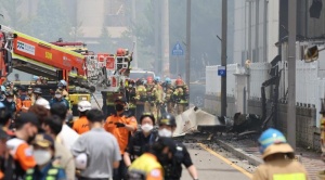Hallan una veintena de cuerpos en la fábrica de baterías incendiada en Corea del Sur