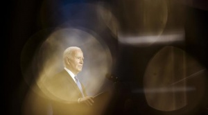 Biden dice que sigue en campaña pese a confundir a Zelenski con Putin y a Harris con Trump
