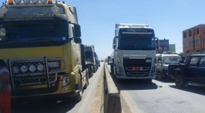 Transporte pesado suspende la reunión con el Gobierno por inasistencia de Dorgathen y bloquea ruta La Paz-Oruro