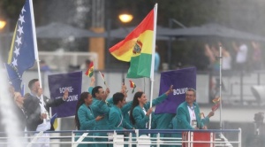 París 2024: emocionante paso de Bolivia en el espectacular desfile por el río Sena 