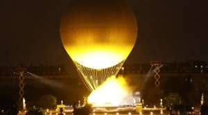 Impactante Apertura: el Fuego Olímpico ilumina París 2024 desde un globo aerostático 