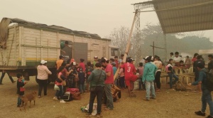 Evacúan a familias de la TCO Monte Verde debido a los incendios, varias no quieren dejar sus casas 1