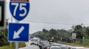 Más de 30.000 refugiados por el huracán  Milton, que ya se siente en Florida 1