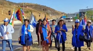 Evistas mantienen vigilia en la carretera Cochabamba-Santa Cruz ante posible emisión de orden de aprehensión contra Morales 1