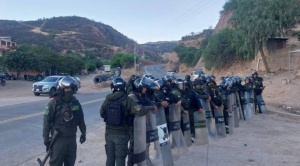 Evistas instalan bloqueos en ruta Cochabamba-Santa Cruz; Policía interviene un punto en Parotani  1