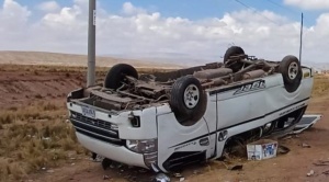 Vuelco de minibus en la carretera Desaguadero deja cuatro fallecidos y seis heridos 1