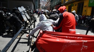 Trabajadores de salud cumplen su segundo día de paro, se registran disturbios 1