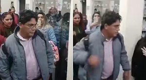 Abuchean en el aeropuerto de El Alto al diputado evista Héctor Arce 1