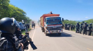 Policía desbloquea Mairana sin resistencia; vehículos vuelven a transitar 1